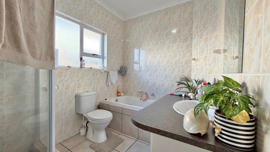 3 Bedroom Property for Sale in Mountainside Western Cape